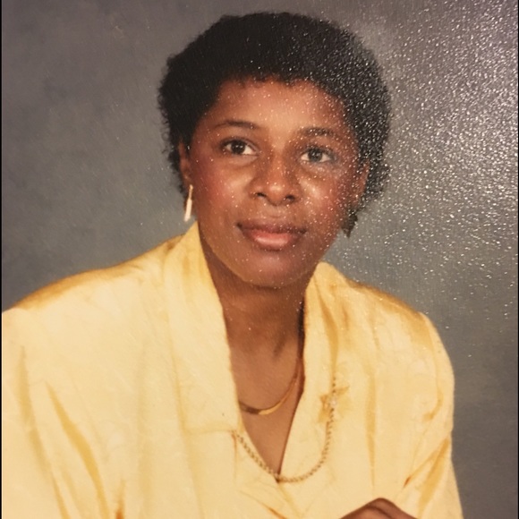 Meet your Posher, Gigi - Picture 1 of 1